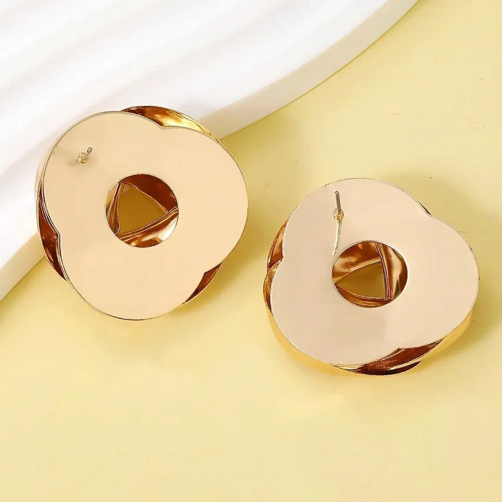 Yellow Gold Old Money Women's Exaggerated Twisted Metallic Stud Earrings